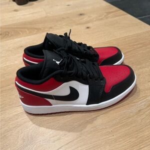 Nike Black, Red, and White Low-Top Sneakers